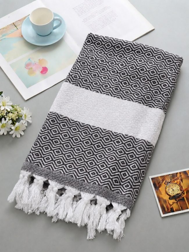 Gray Diamond Pattern Towel – 100 × 180 cm
